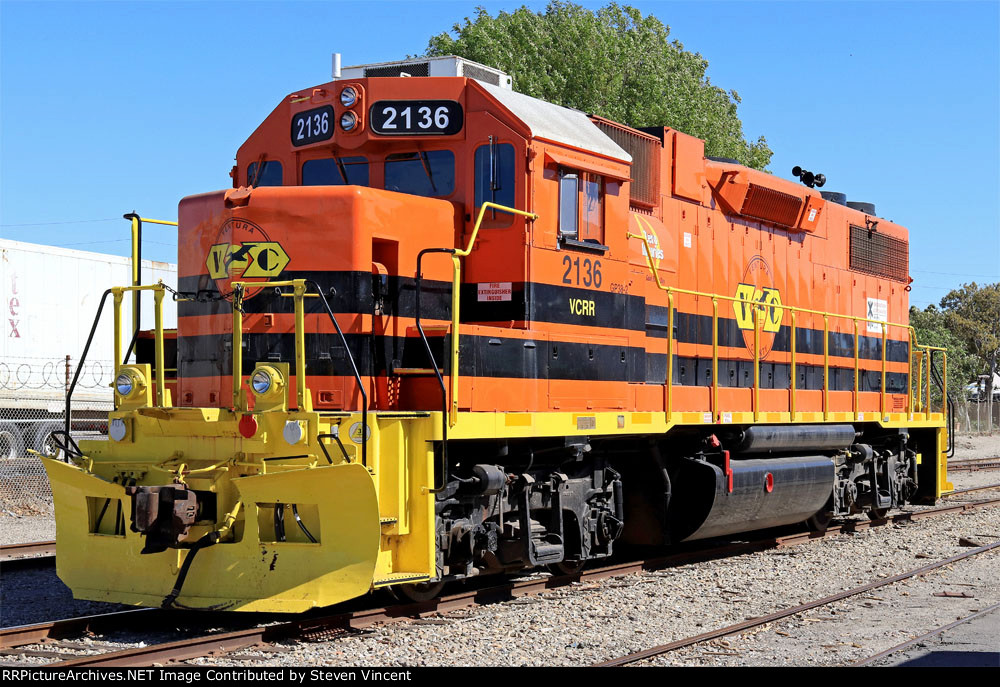 Ventura County RR GP38-2 #2136